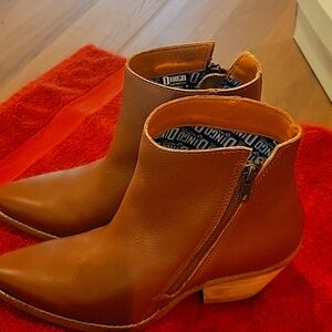 Dingo ankle booties..size 9 tan